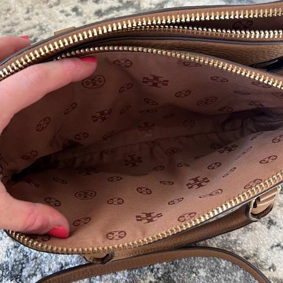 Tory Burch Pebbled satchel - Picture 12 of 16